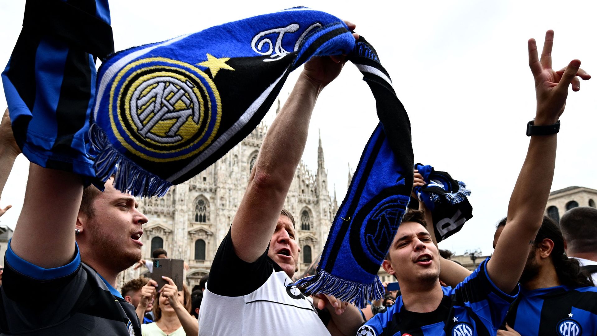 Inter Milan Fans at Piazza del